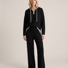 Style with Aura Petra-Delia Black
