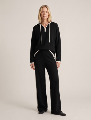 Style with Aura Petra-Delia Black